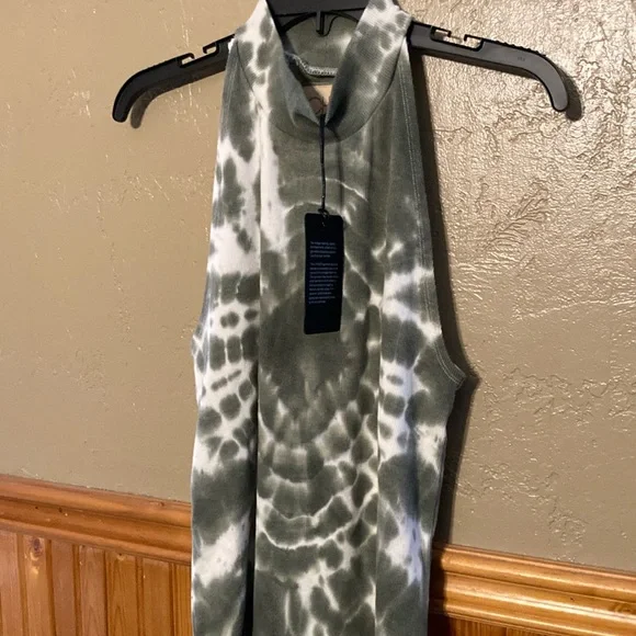 NWT Chaser Green and White Top - Picture 2 of 4